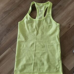 LULULEMON swiftly top